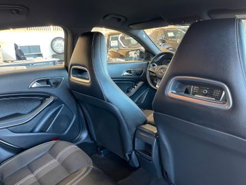 Mercedes-Benz CLA 180 Shooting Brake *NAVI*PDC*TEMPOMAT*
