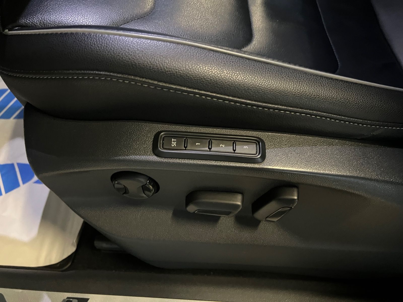 Fahrzeugabbildung Volkswagen Tiguan 2.0TDI DSG Highline 4Motion R line 239PS