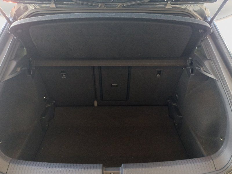 Fahrzeugabbildung Volkswagen T-Roc 1.5 TSI Sport DSG R-Line