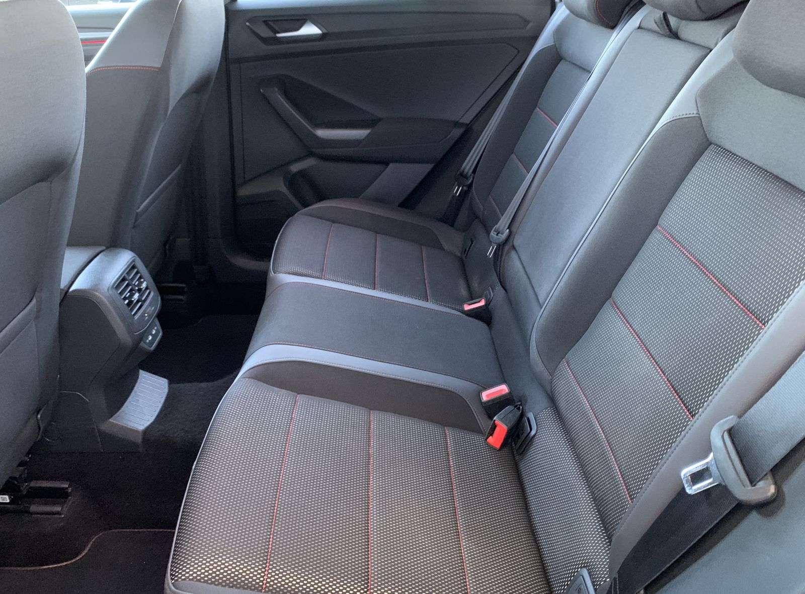 Fahrzeugabbildung Volkswagen T-Roc 1.5 TSI*Sport*LED*Pano*Acc*Lane*Navi*