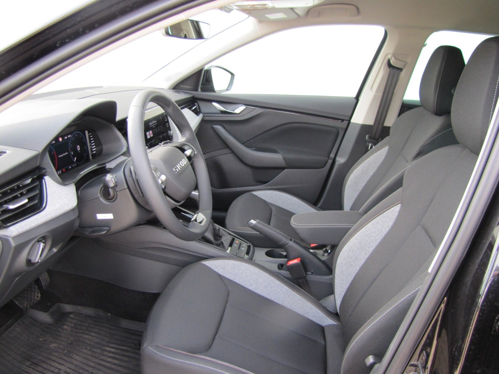 Fahrzeugabbildung SKODA Scala Tour 1.0l TSI 116PS 7-Gang-DSG AHK