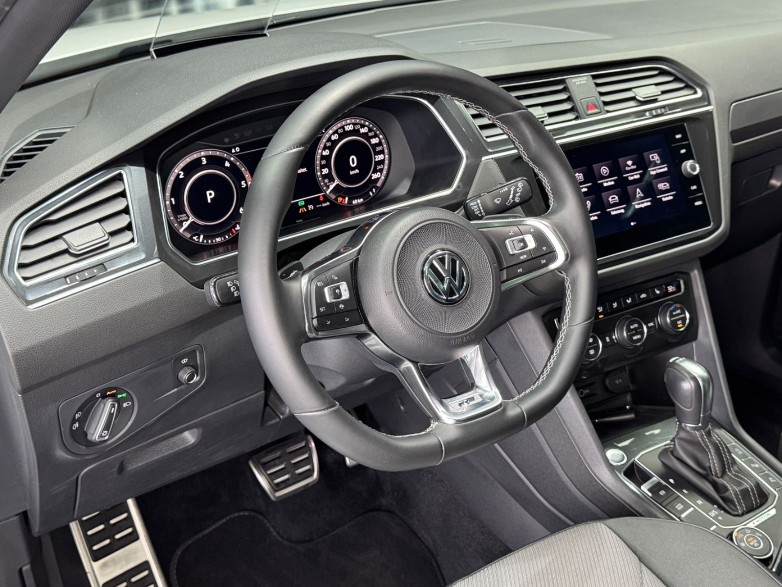 Fahrzeugabbildung Volkswagen Tiguan Allspace Highline 4Motion|R-LINE|PANO|AHK