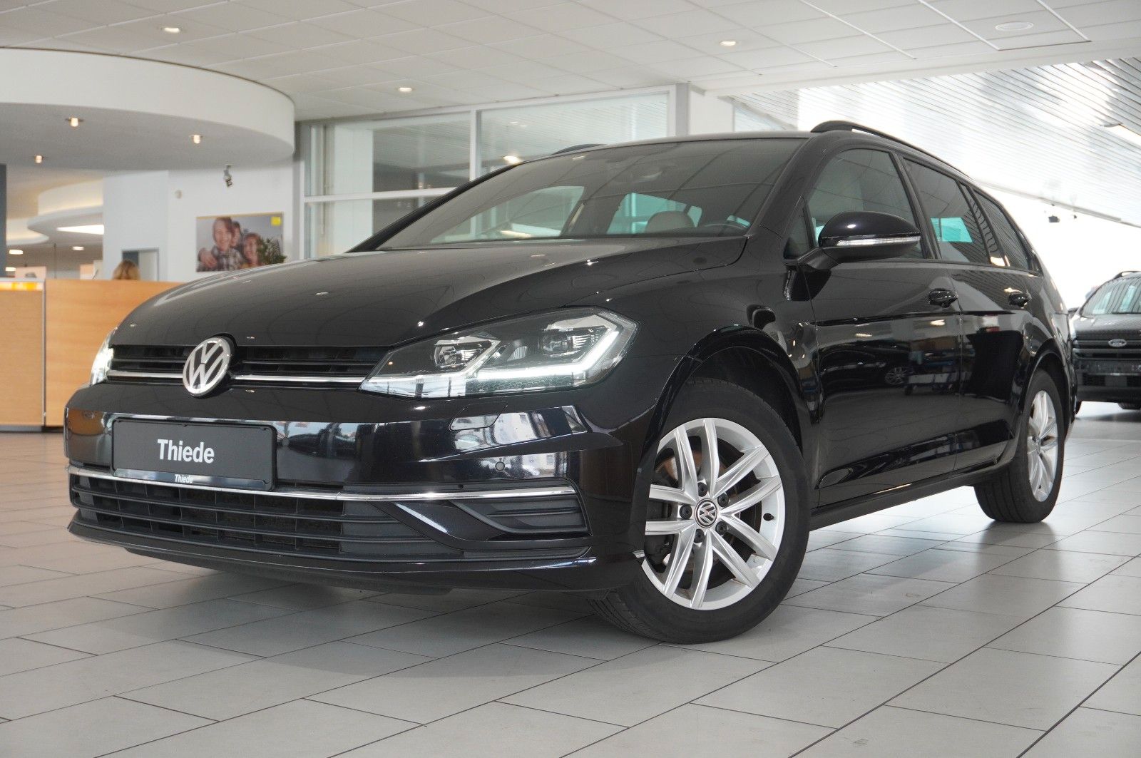 Fahrzeugabbildung Volkswagen Golf VII Vari. 1.6 TDI COMFORTL. NAVI/LED/KAMERA