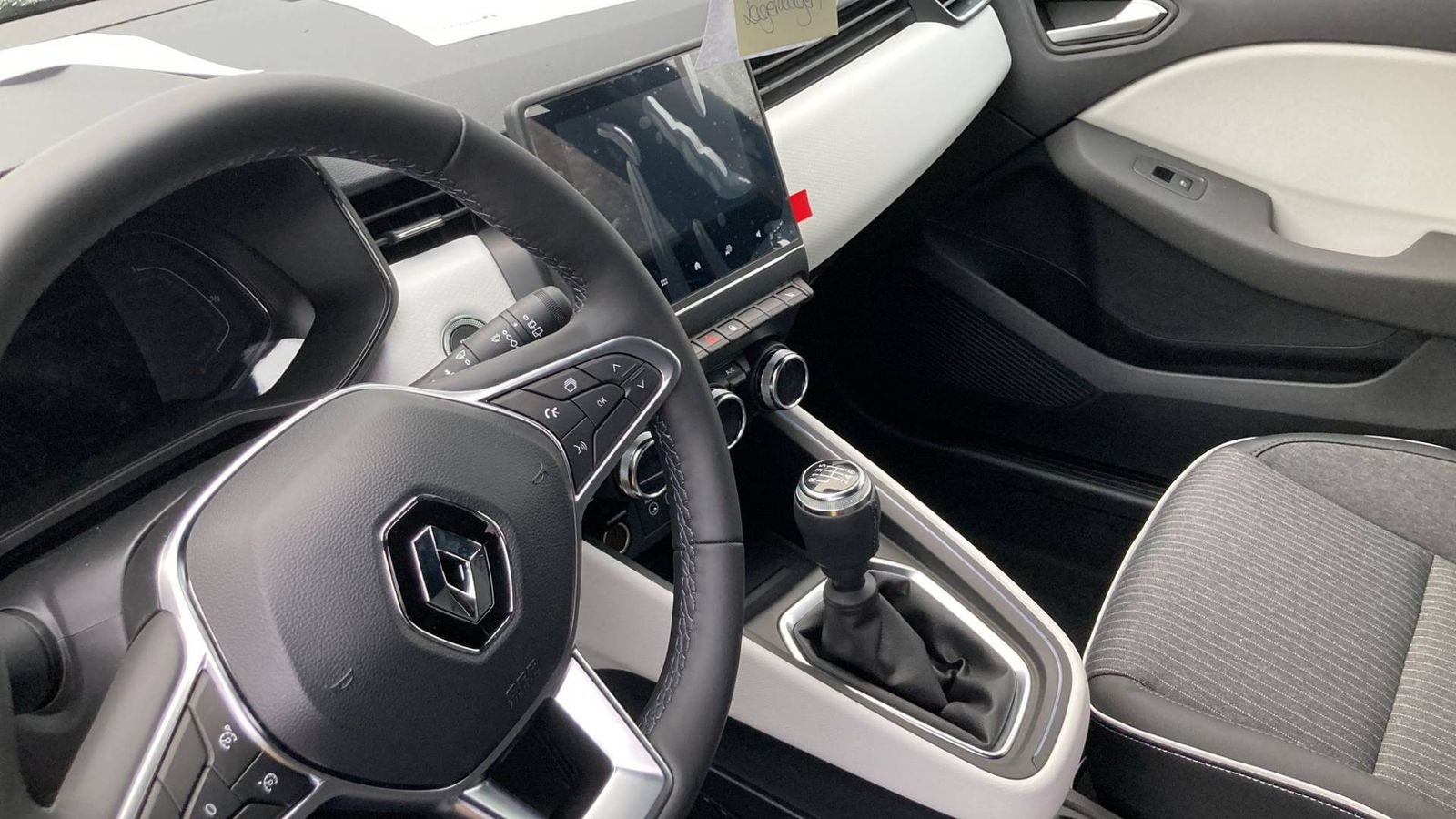 Fahrzeugabbildung Renault CLIO TECHNO TCe 90