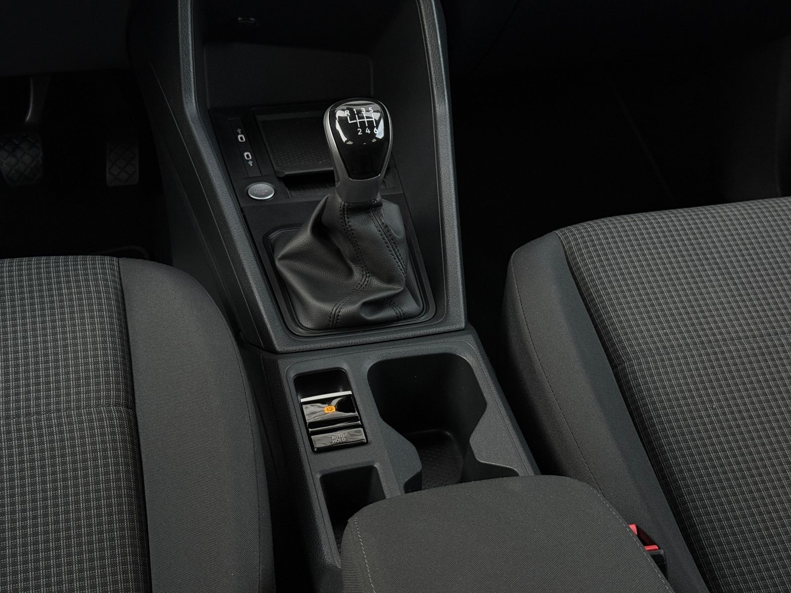 Fahrzeugabbildung Volkswagen Caddy 1.5 TSI AHK GRA Kamera PDC SHZ Lane Assist