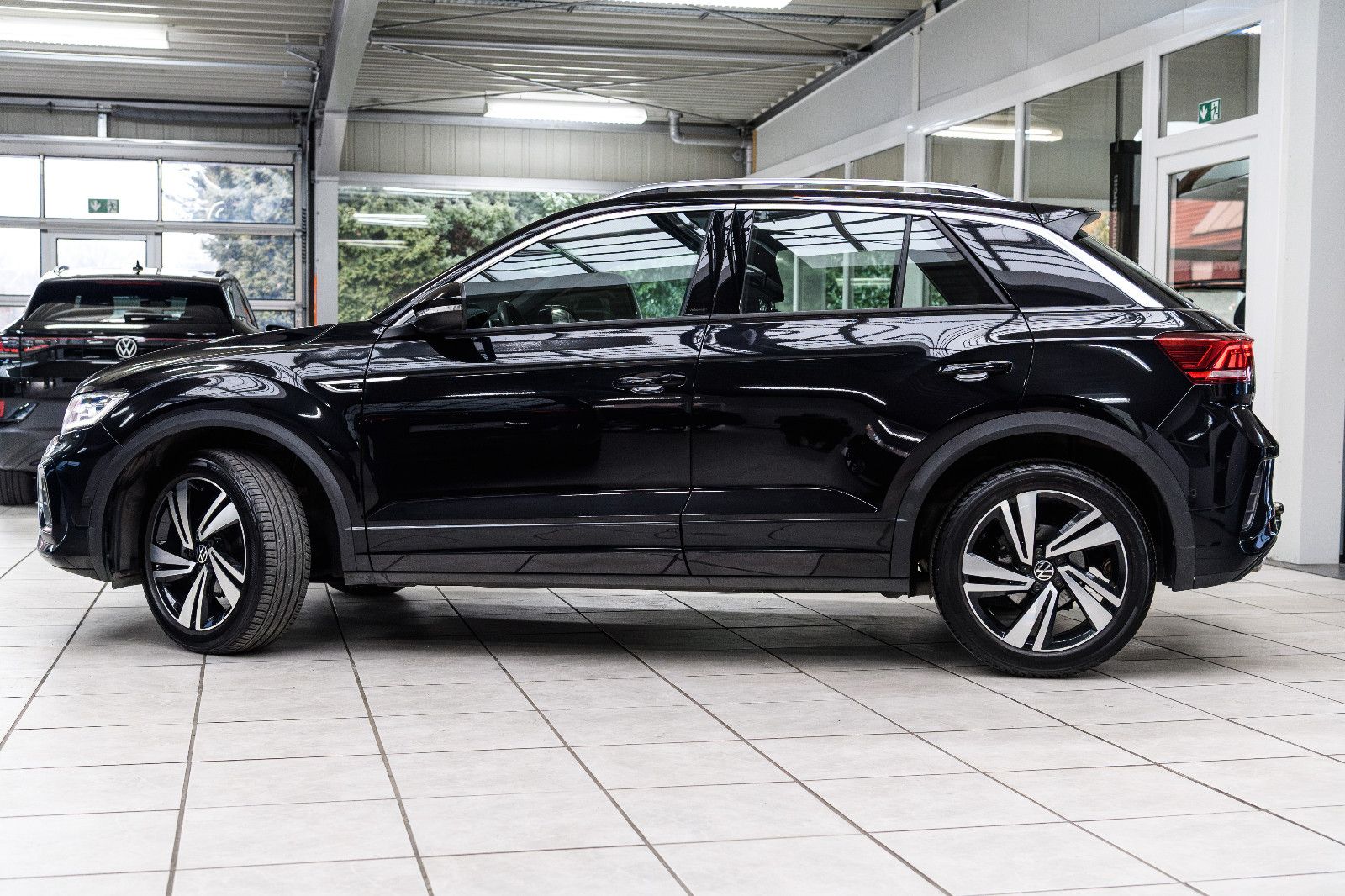 Fahrzeugabbildung Volkswagen T-Roc R-Line+LED+AHK+ACC+SIDEASISST+SHZ+EL.HK