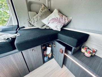 Fahrzeugabbildung Ford F-Max LUX LIVING - "Willkommen Zuhause!"
