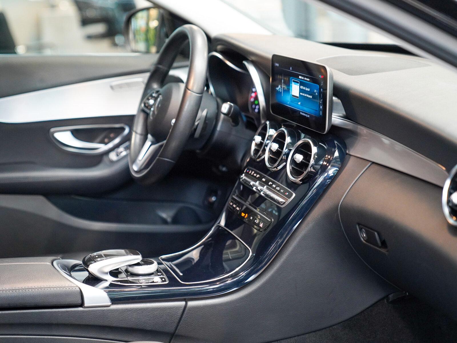 Mercedes-Benz C 180 T AVANTGARDE Panorama Multibeam AHK Totwin