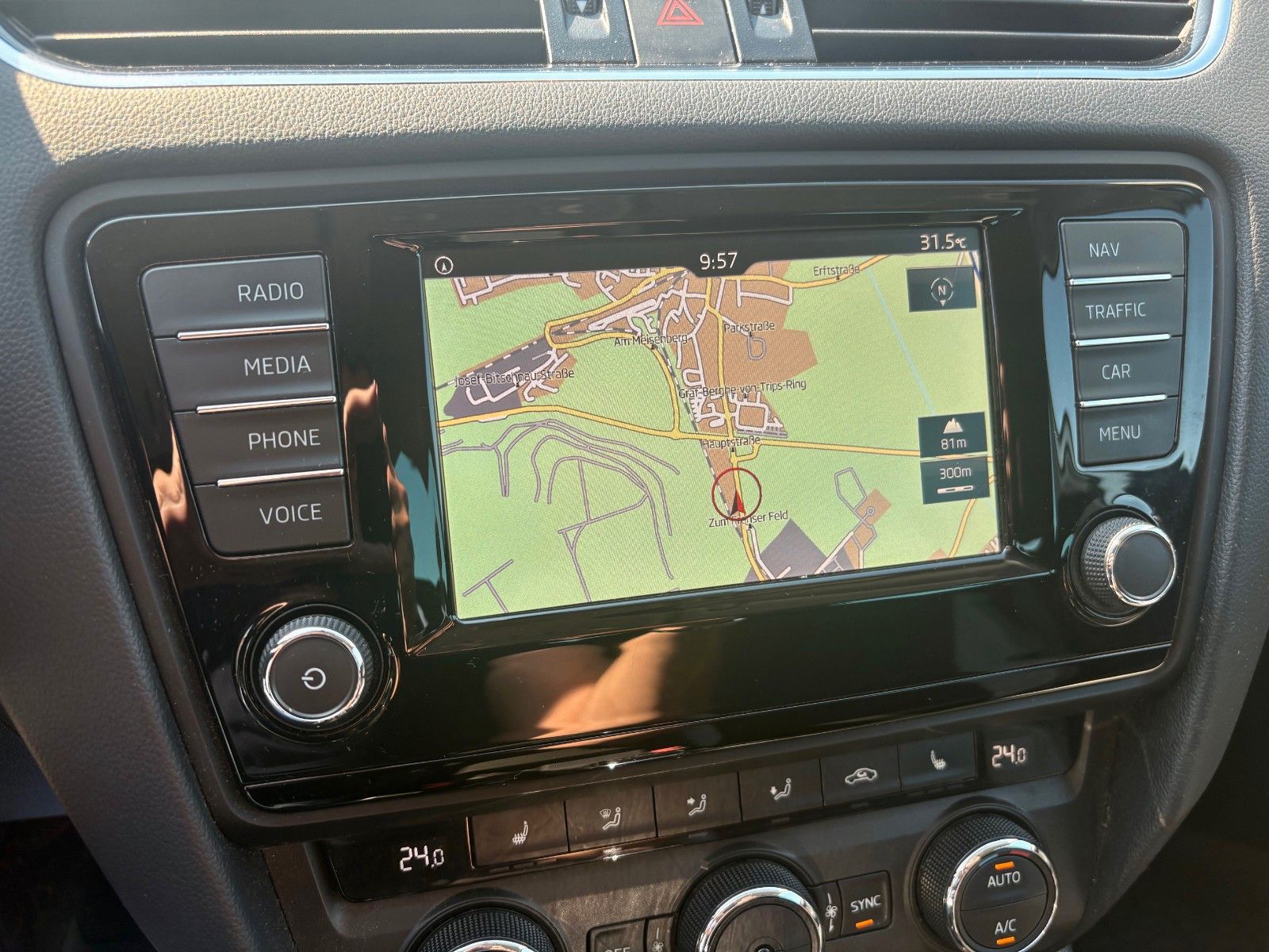 Fahrzeugabbildung SKODA Octavia 2.0 TDI Combi Joy DSG Navi Xenon SCHECKH