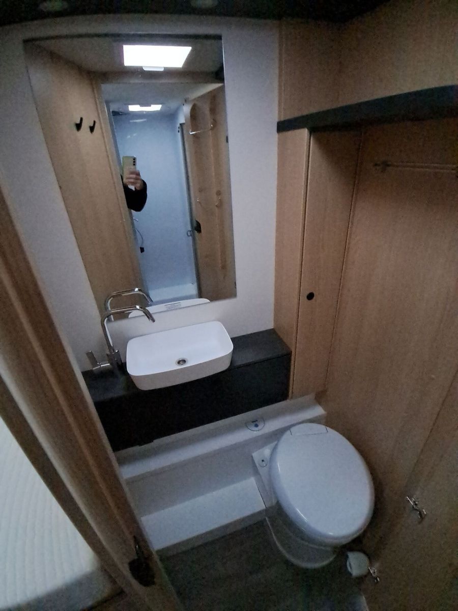 Fahrzeugabbildung Sunlight Adventure T 68C Automatik, Dörr Edition, TV