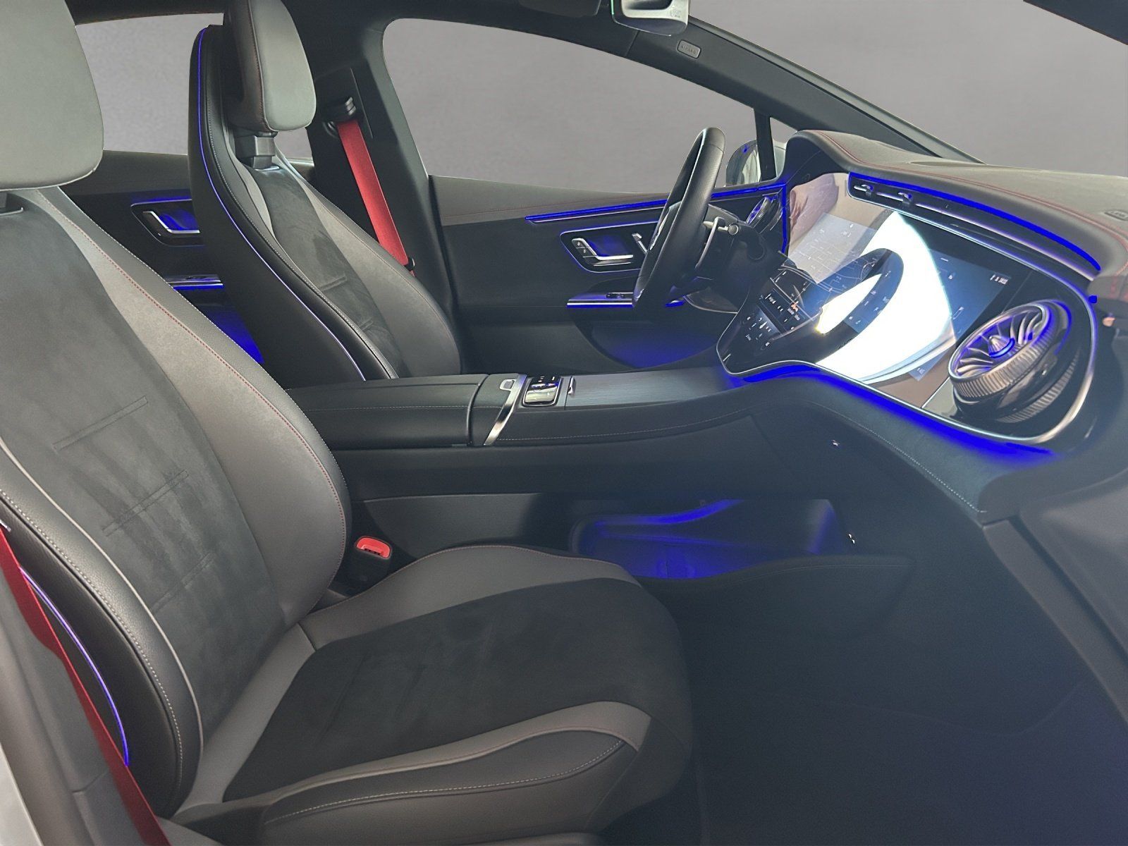Fahrzeugabbildung Mercedes-Benz EQE 53 AMG Prem+ HYPER Pano DISTRO Memo AIRMATIC