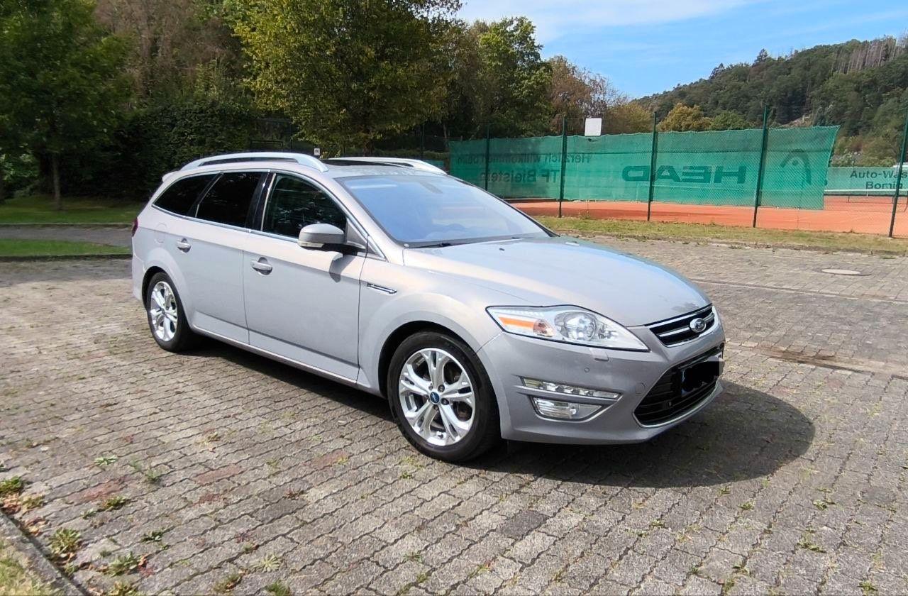 Ford Mondeo 2012 — rear view