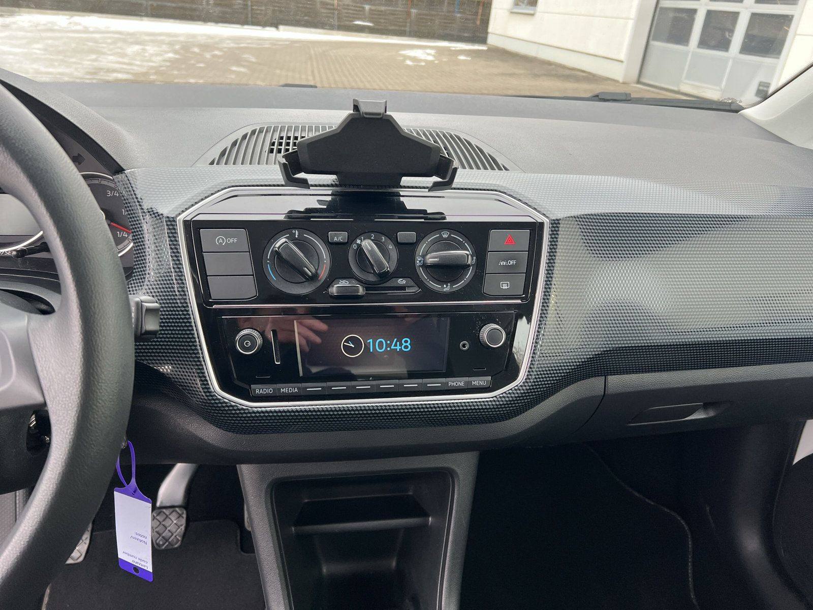 Fahrzeugabbildung Volkswagen up! 1.0 move up! 5-TÜREN KLIMA DAB+