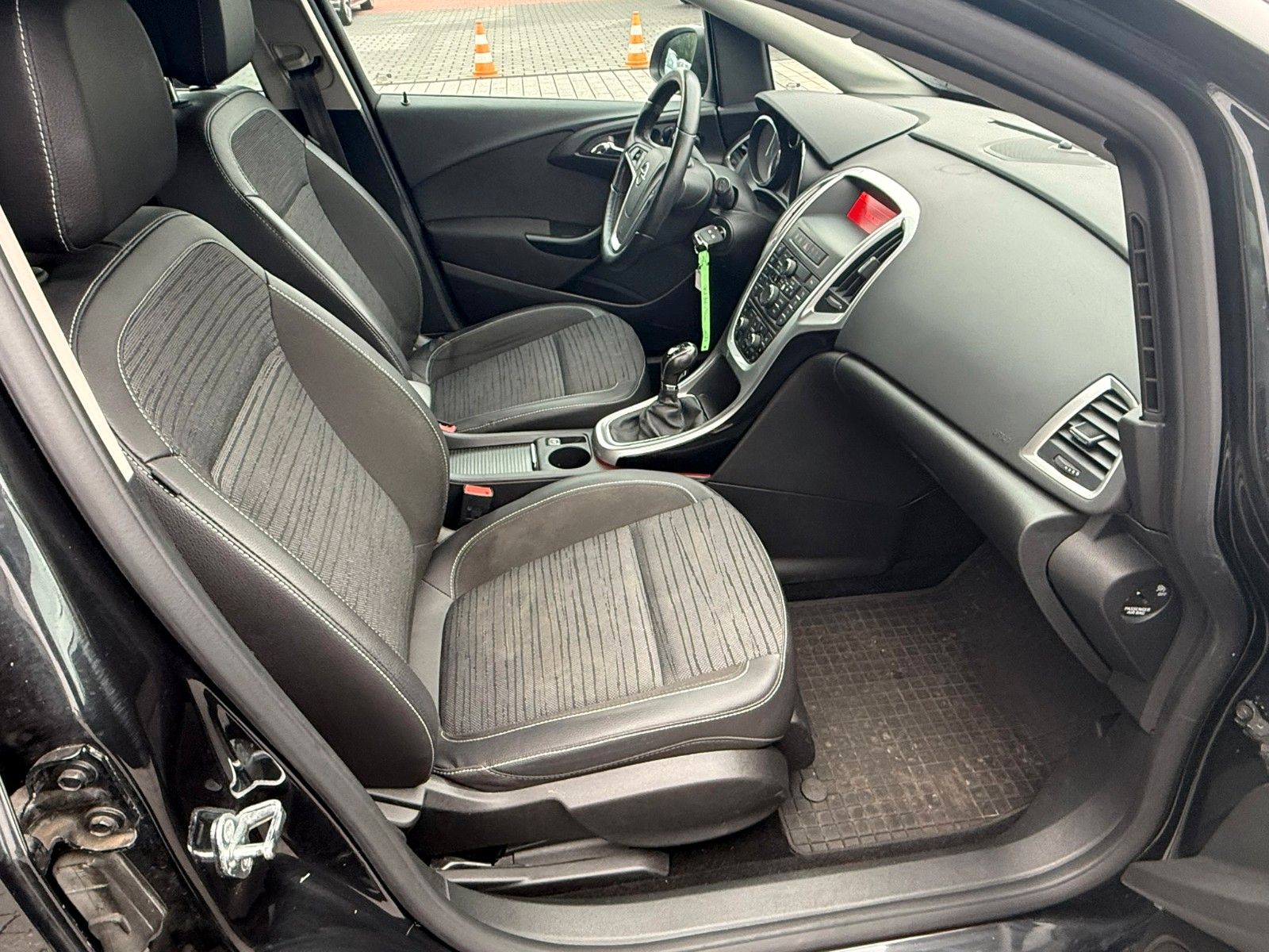 Fahrzeugabbildung Opel Astra J Sports Tourer Style
