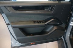 PORSCHE Cayenne GTS Coupe | Leichtbau Sport-Paket Carbon PORSCHE Cayenne GTS Coupe | Leichtbau Sport-Paket Carbon