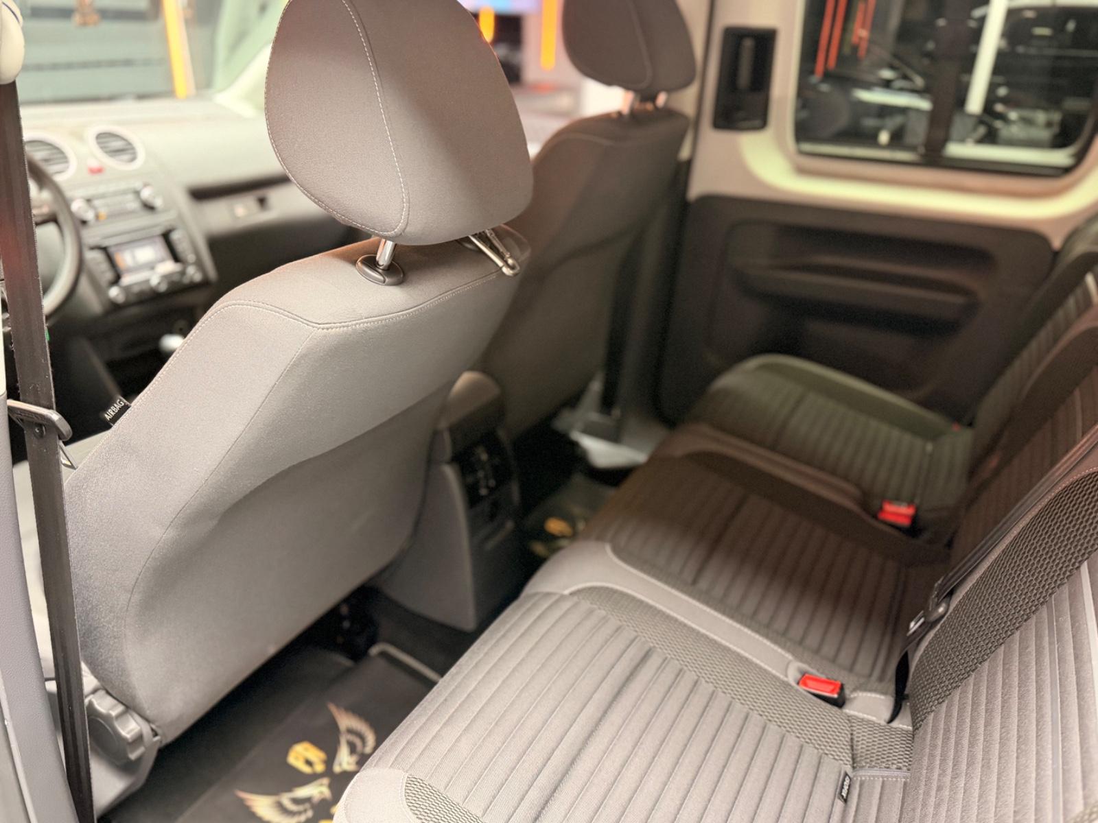 Volkswagen Caddy Maxi Kombi / Navi /7-Sitzer/Rollstuhl-Kran