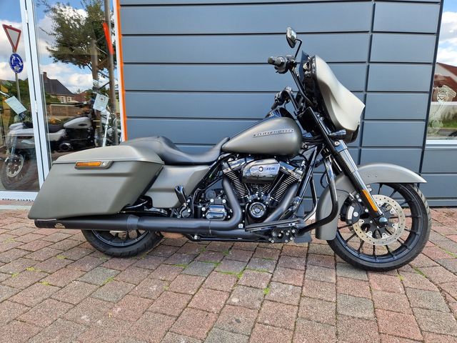 Harley-Davidson FLHXS Street Glide Special Jekill&Hyde u.v.m.