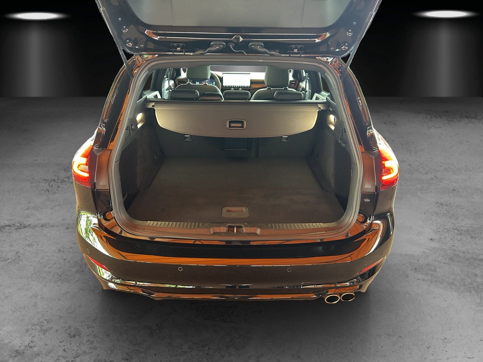 Fahrzeugabbildung Ford Focus 1.0 ST-Line X Aut./LED/ACC/KAMERA/NAVI/AHK