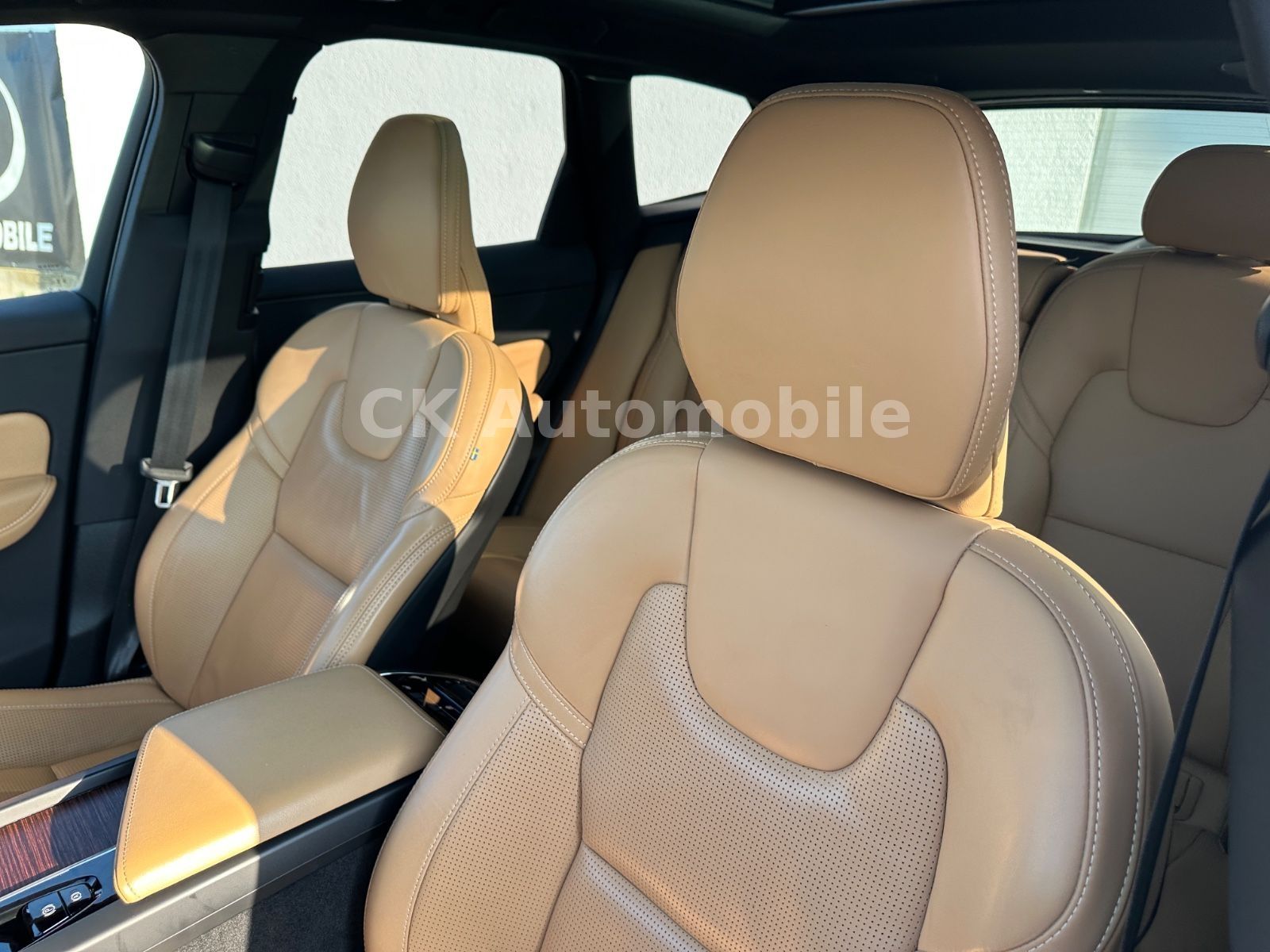 Fahrzeugabbildung Volvo XC60 B5 UltimateBright AWD/Head-Up/Pano/360°/AHK