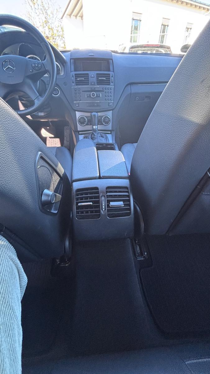 Mercedes-Benz C200 2009 — photo 9