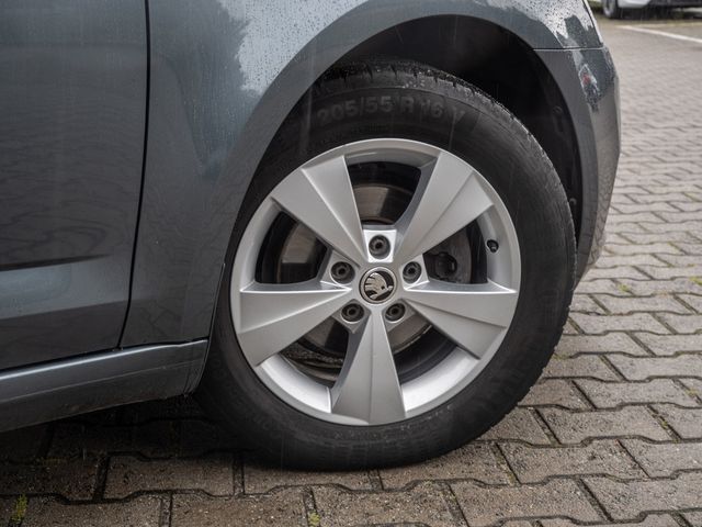 Octavia Combi 1.6 TDI Style PDC SHZ NAVI LED