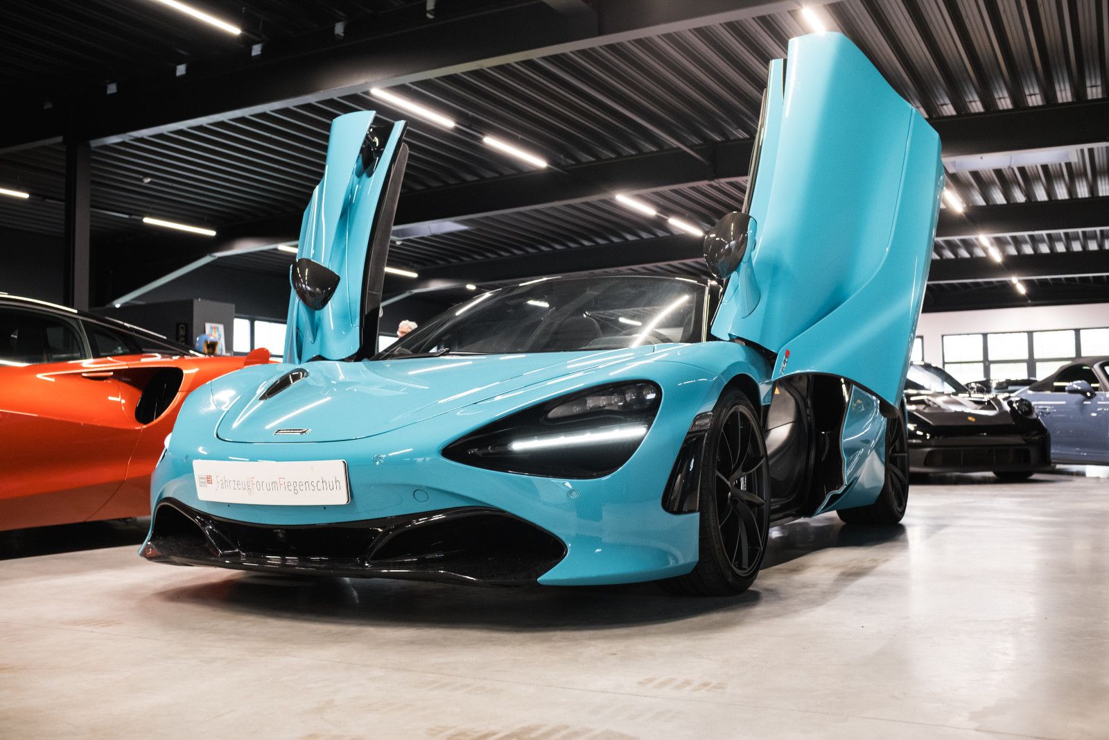 Fahrzeugabbildung McLaren 720S-B&W-McLaren Performance Plus Pack-Steuer!