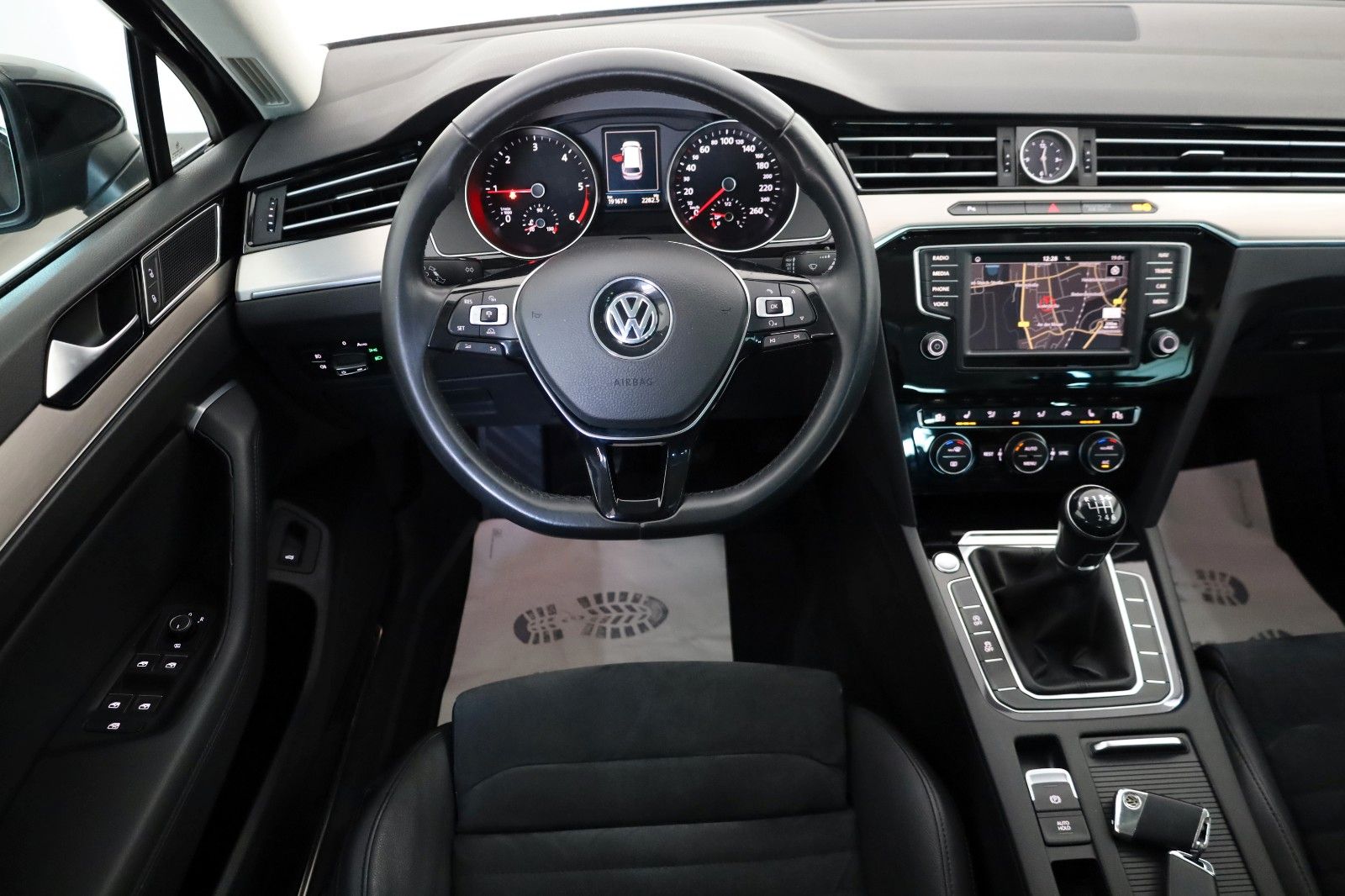 Fahrzeugabbildung Volkswagen Passat Variant Highline R Line T.Leder,Navi,LED