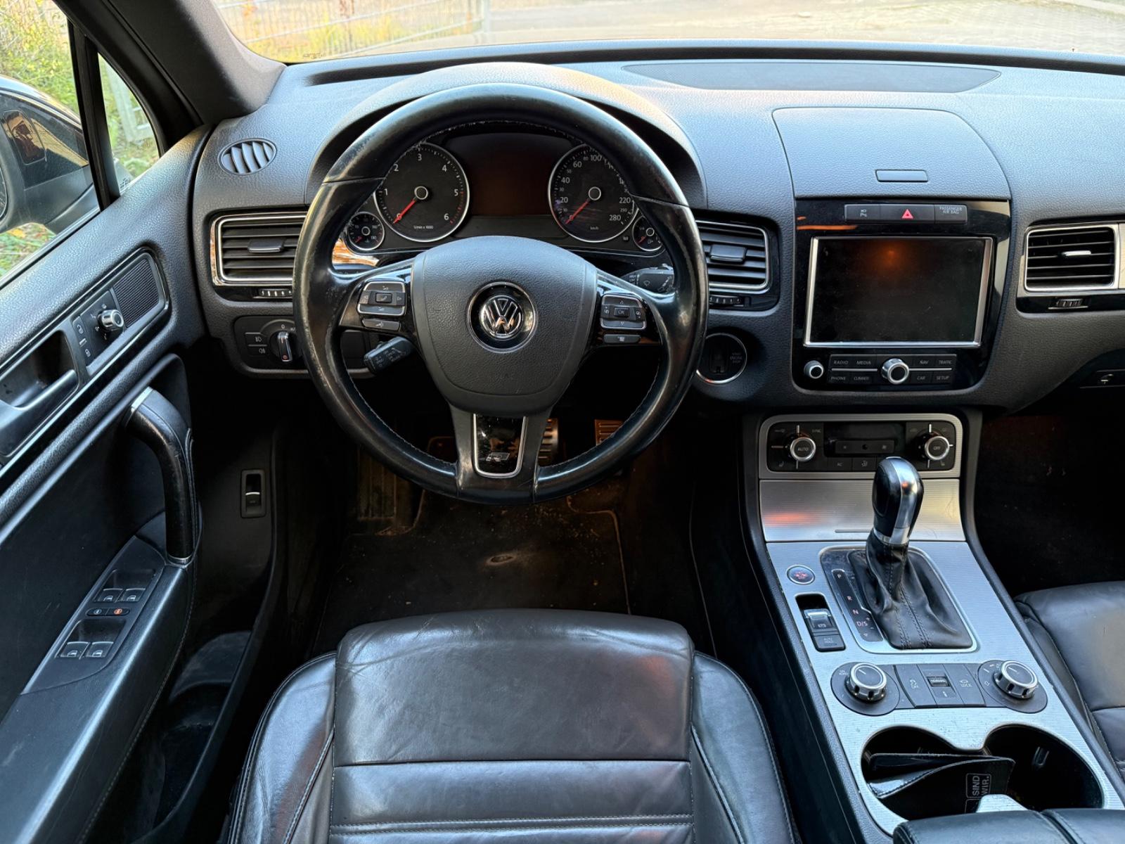 Volkswagen Touareg 2012 — photo 11