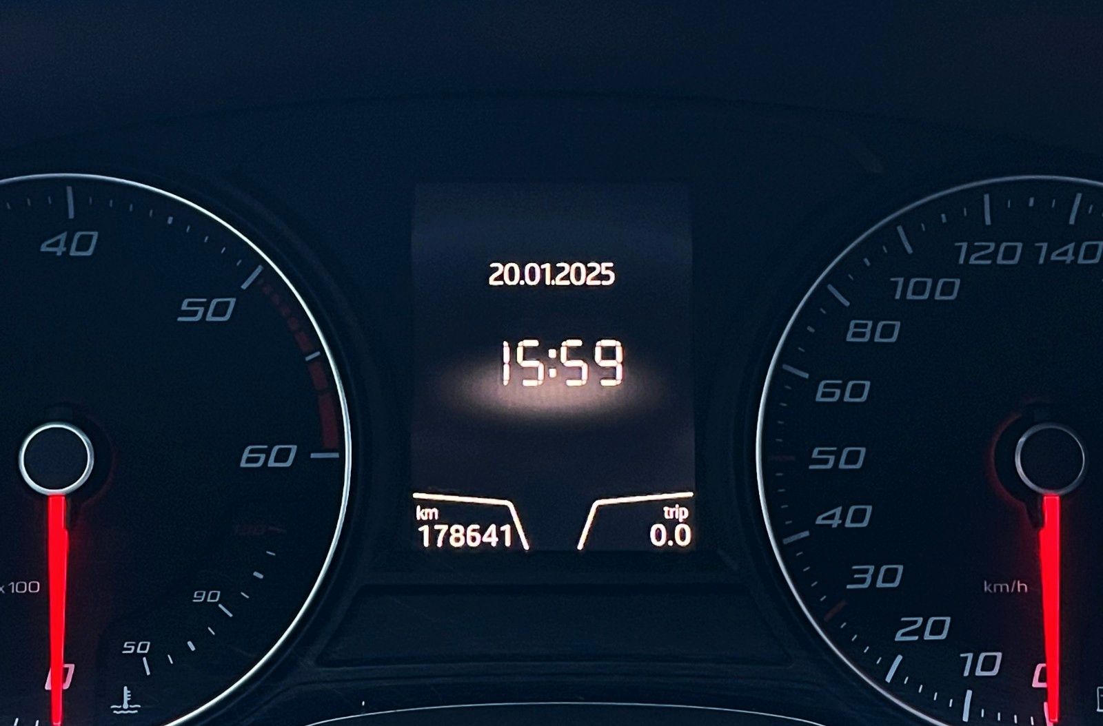 Fahrzeugabbildung SEAT Leon 2.0TDI FR DSG KLIMAAUT LEDER NAVI LED 2.Hd