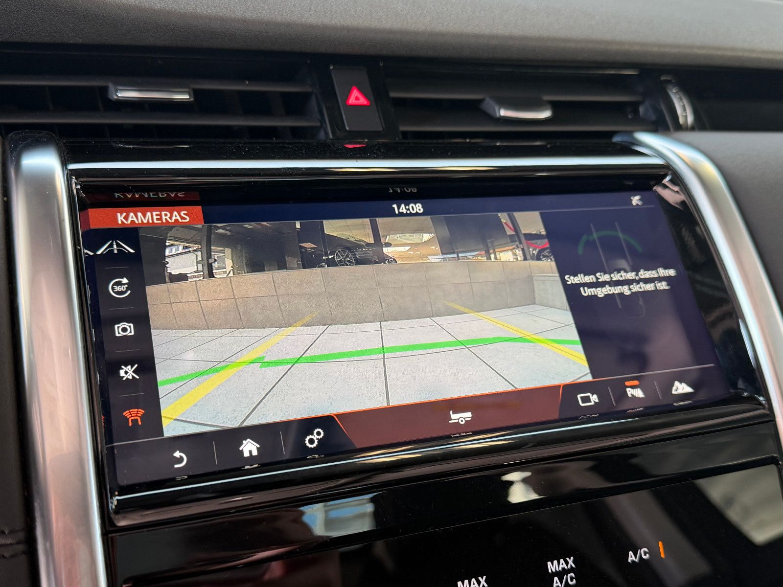 Fahrzeugabbildung Land Rover Discovery Sport S /PANORAMA/HUD/KAMERA/ACC