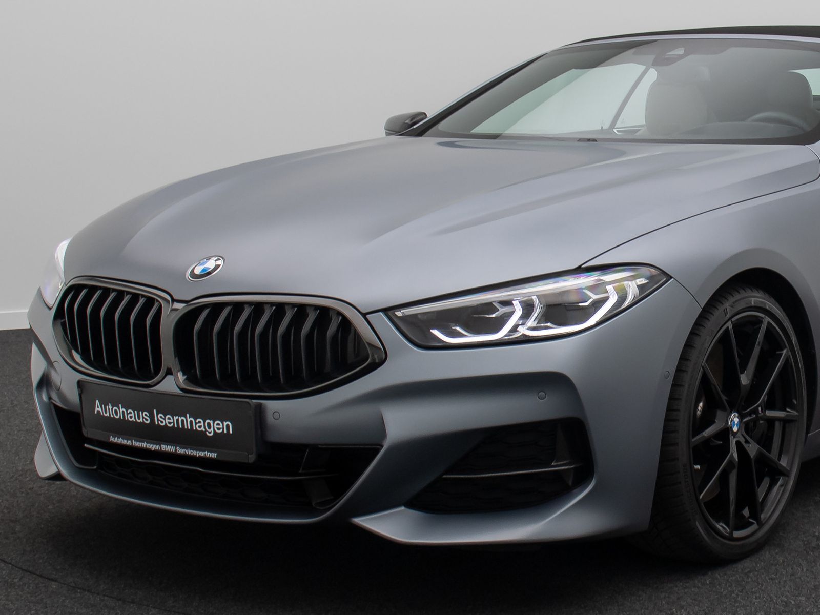 Fahrzeugabbildung BMW 840d xD Cabrio Individual B&W SoftClos HUD VOLL