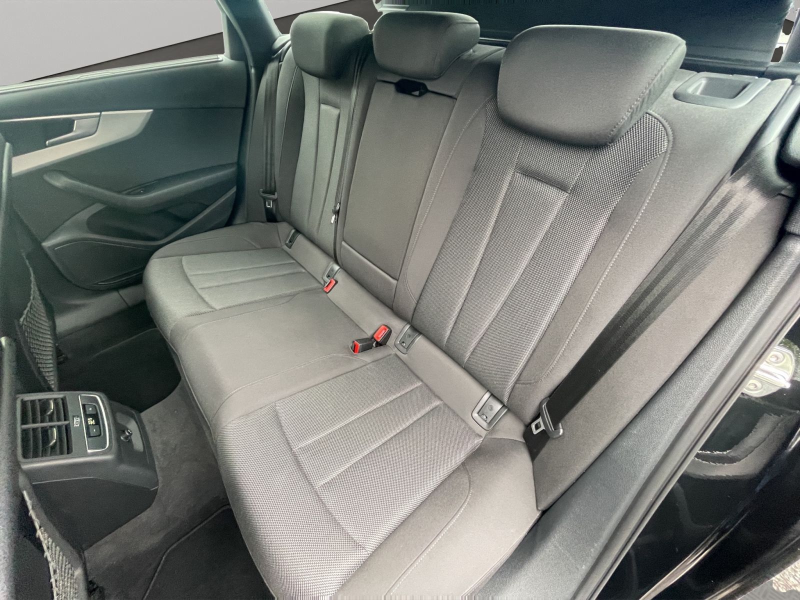 Audi A4 - Bild 17