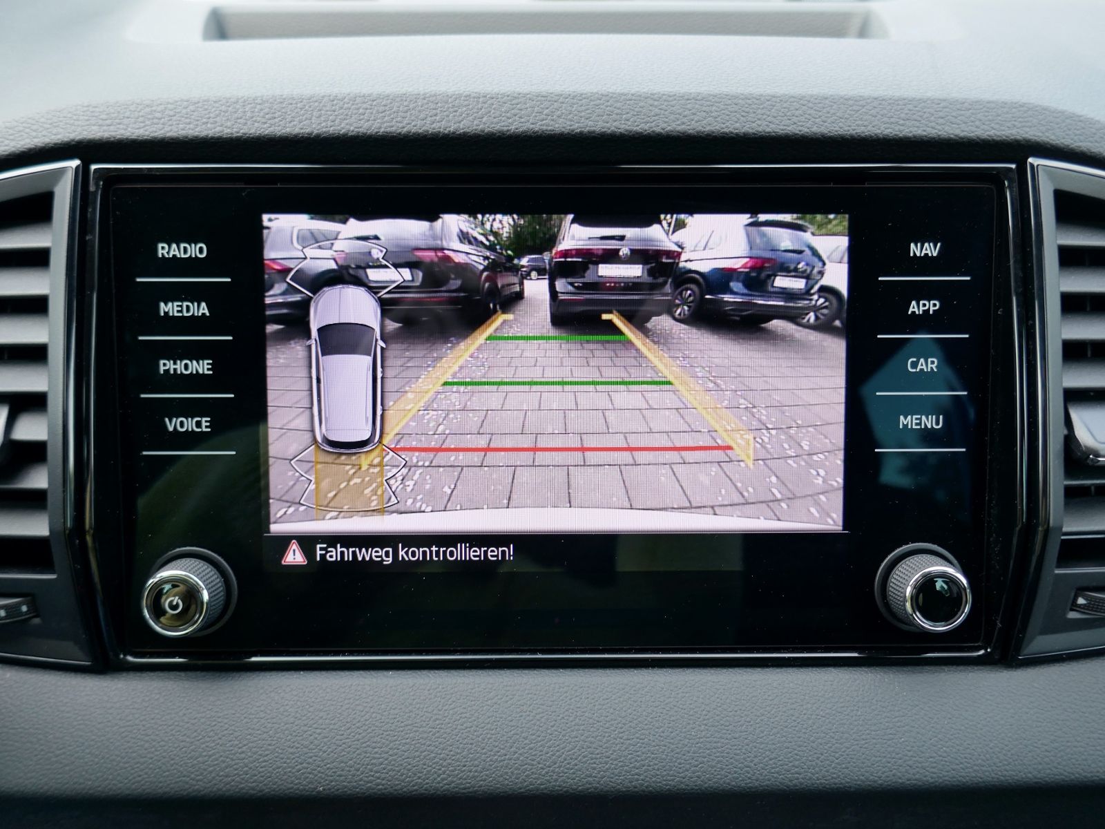 Fahrzeugabbildung SKODA Karoq Tour 4x4 2.0 TDI | LED AHK RFK ACC