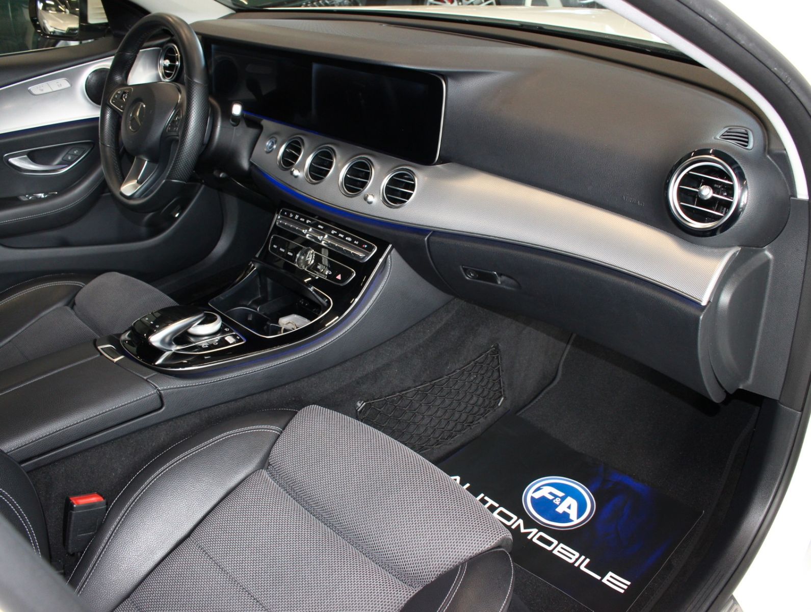 Fahrzeugabbildung Mercedes-Benz E 350 d T Avantgarde 9G* 360 Kamera*LED.2Hand