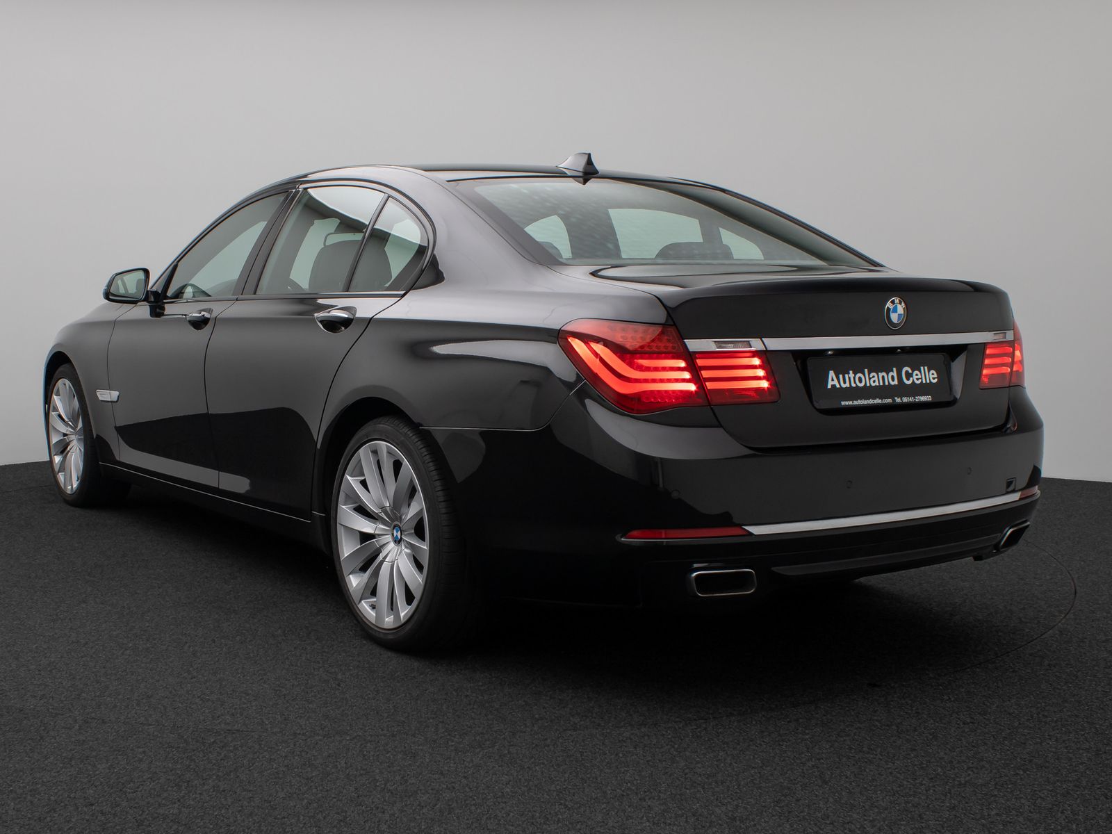 Fahrzeugabbildung BMW 740d xD Glasdach Kamera HUD HiFi Lenkrhzg SoftCl