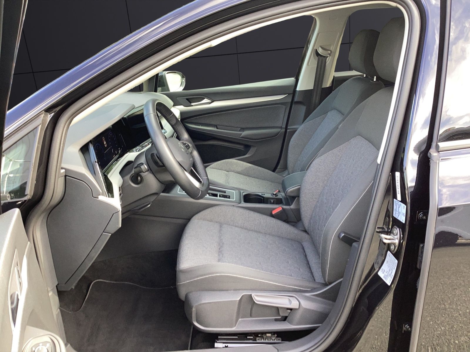 Fahrzeugabbildung Volkswagen Golf VIII TDI 1,99% DSG AHK ACC Kamera LED AID N