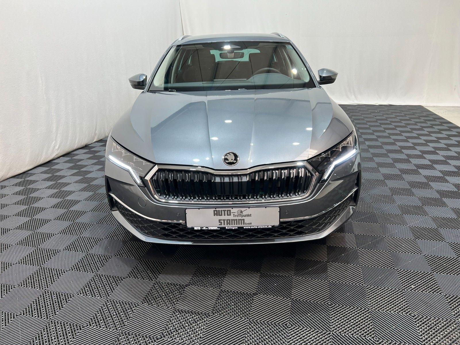 Fahrzeugabbildung SKODA Octavia 2.0 TDI DSG Selection Combi/AHK/ACC