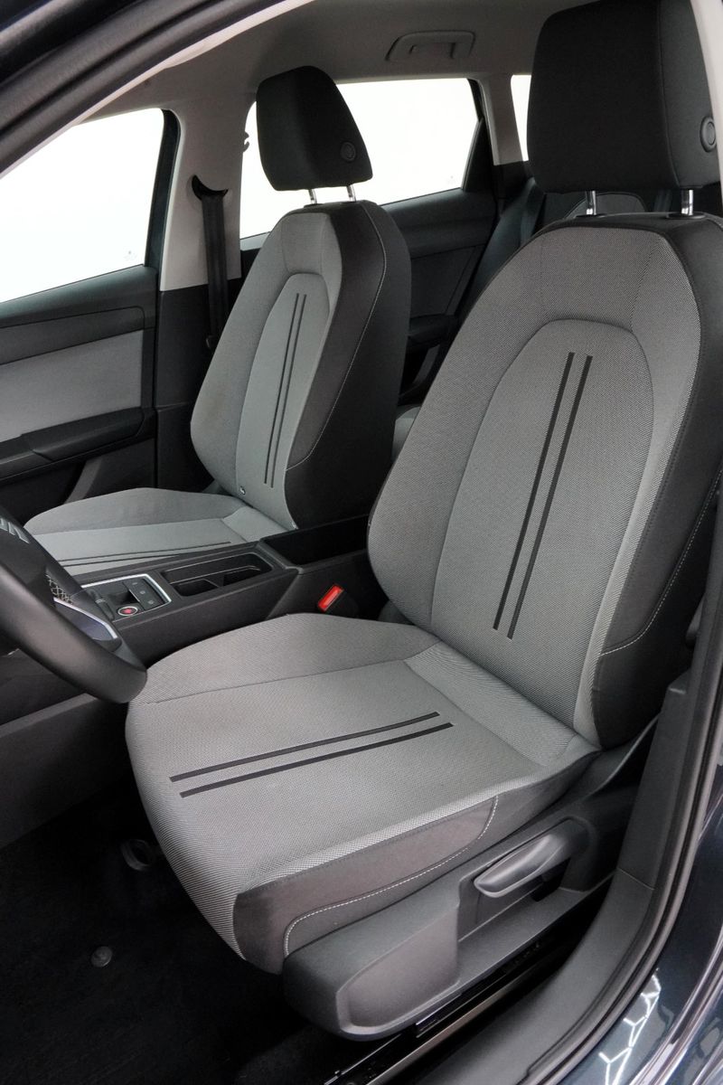 Fahrzeugabbildung SEAT Leon Sportstourer Style *Navi*Shz*CarPlay*