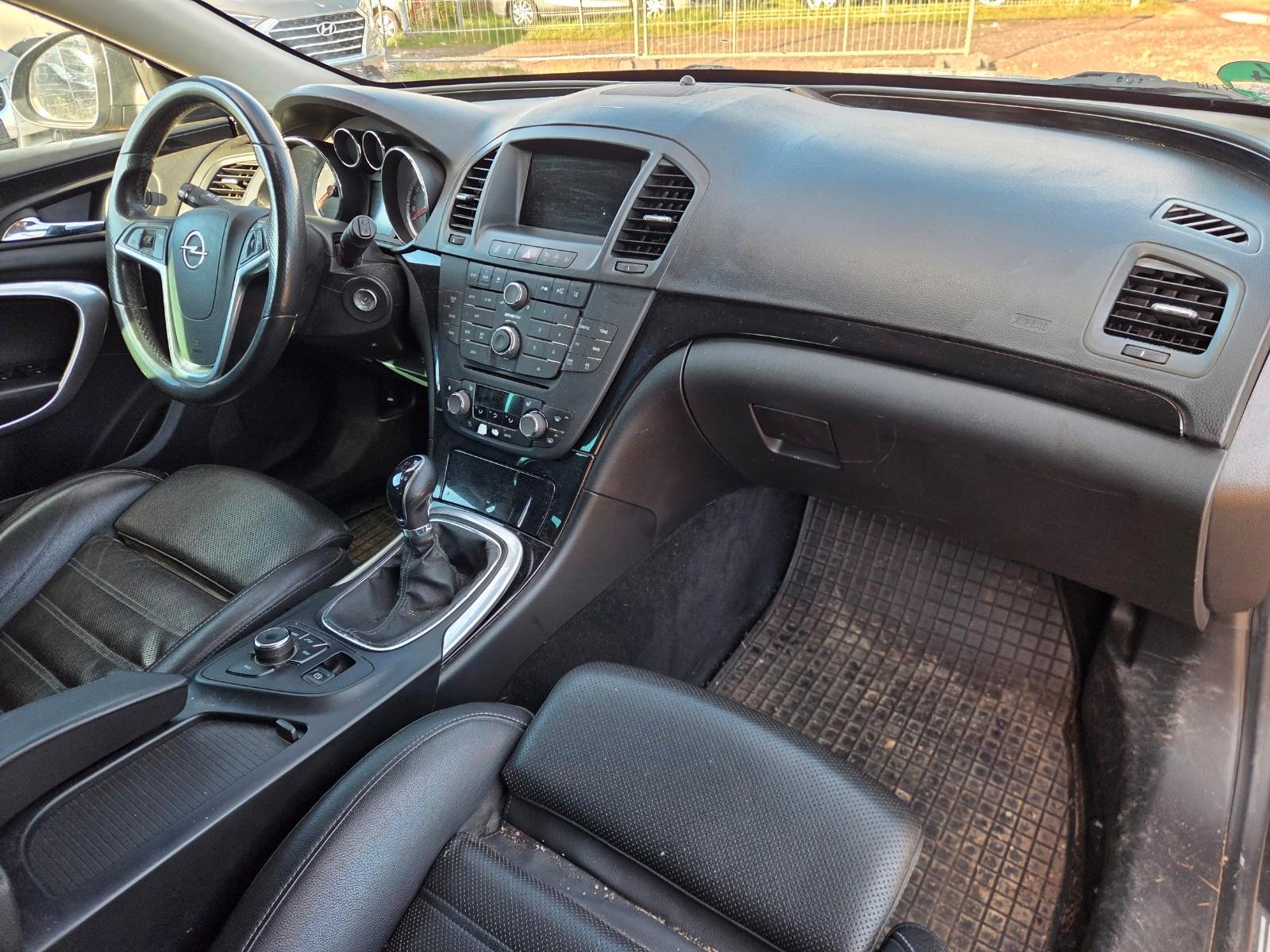 Opel Insignia A Sports Tourer Sport 4x4+AHK+TÜV NEU