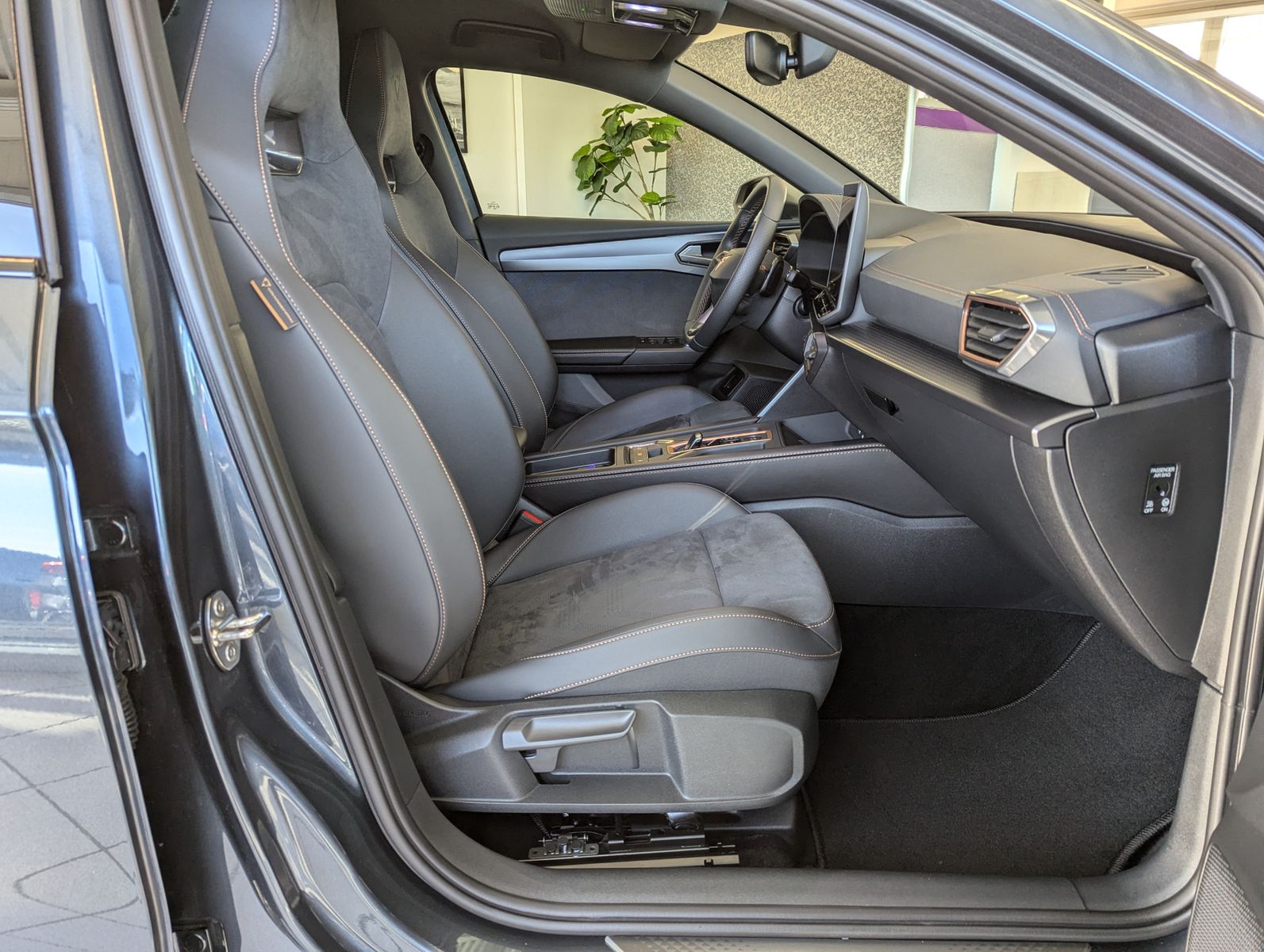 CUPRA Leon 1.5 eTSI Intelligent-Dynamic-Edge-Pake Cam - Image 14