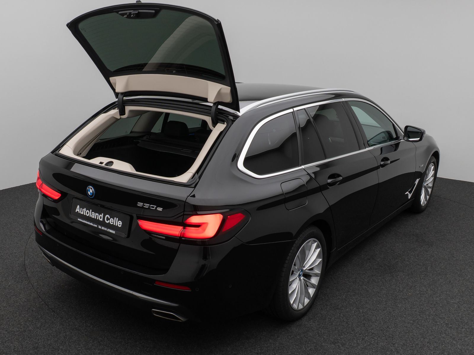 Fahrzeugabbildung BMW 530e Luxury Line Kamera DAB WLAN Alarm Sport AHK