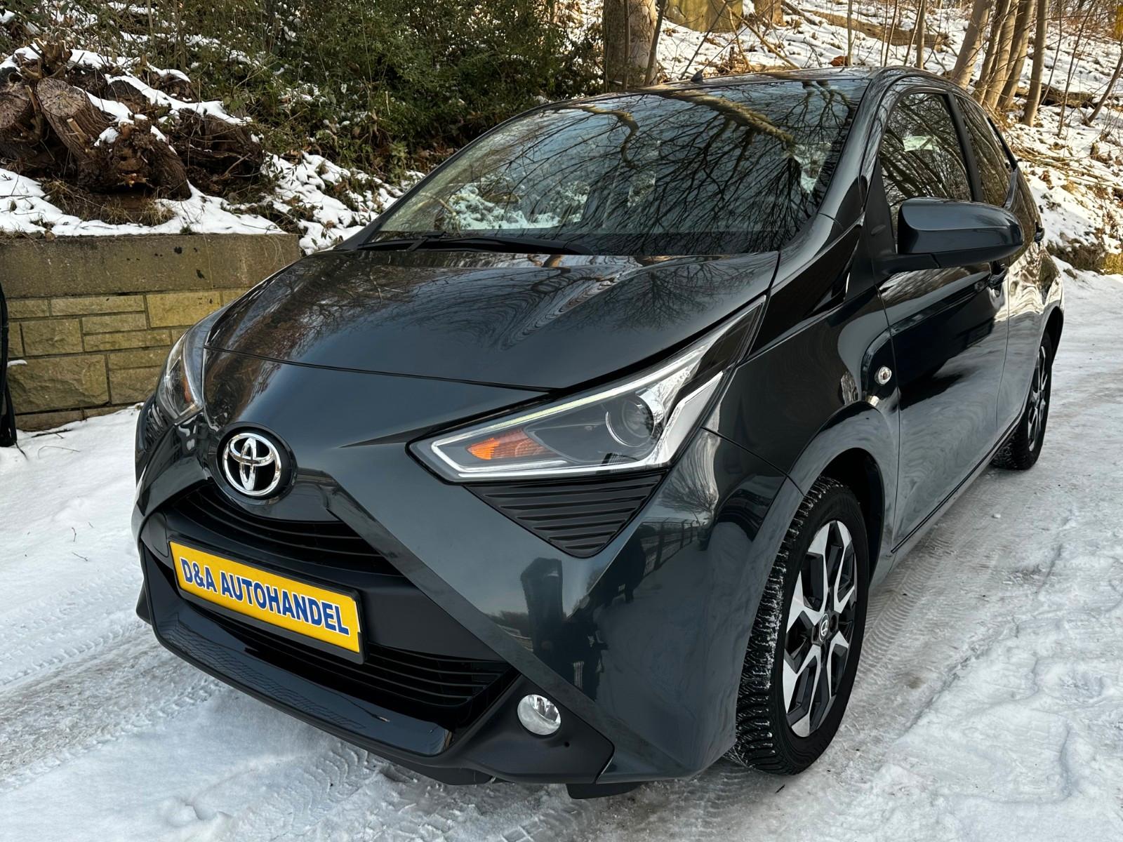 Toyota Aygo (X) 1,0-l-VVT-i Club Automatik LED PDC