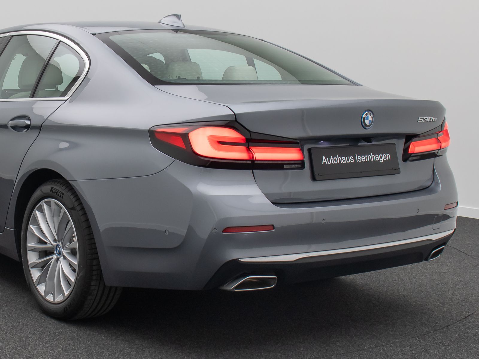 Fahrzeugabbildung BMW 530e Luxury Line 360°Glasdach Laser HUD DAB HiFi