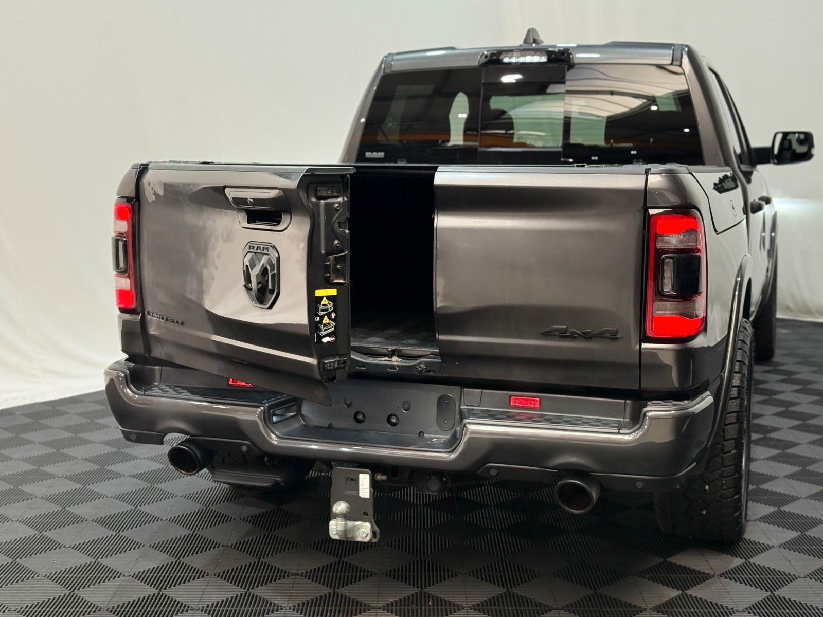 Fahrzeugabbildung Dodge RAM 1500 LIMITED NIGHT CREW CAB 4x4 RAMBOX