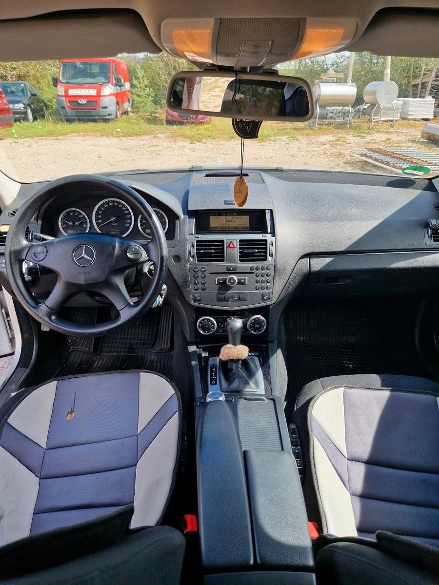 Mercedes-Benz C220 2011 — photo 10
