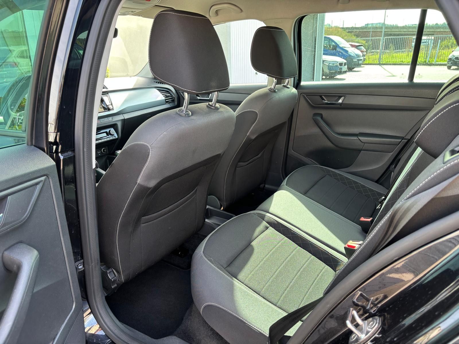 Fahrzeugabbildung SKODA Fabia Combi DSG BUSINESS-NAV-PDC-SHZ-APPS-TEMP