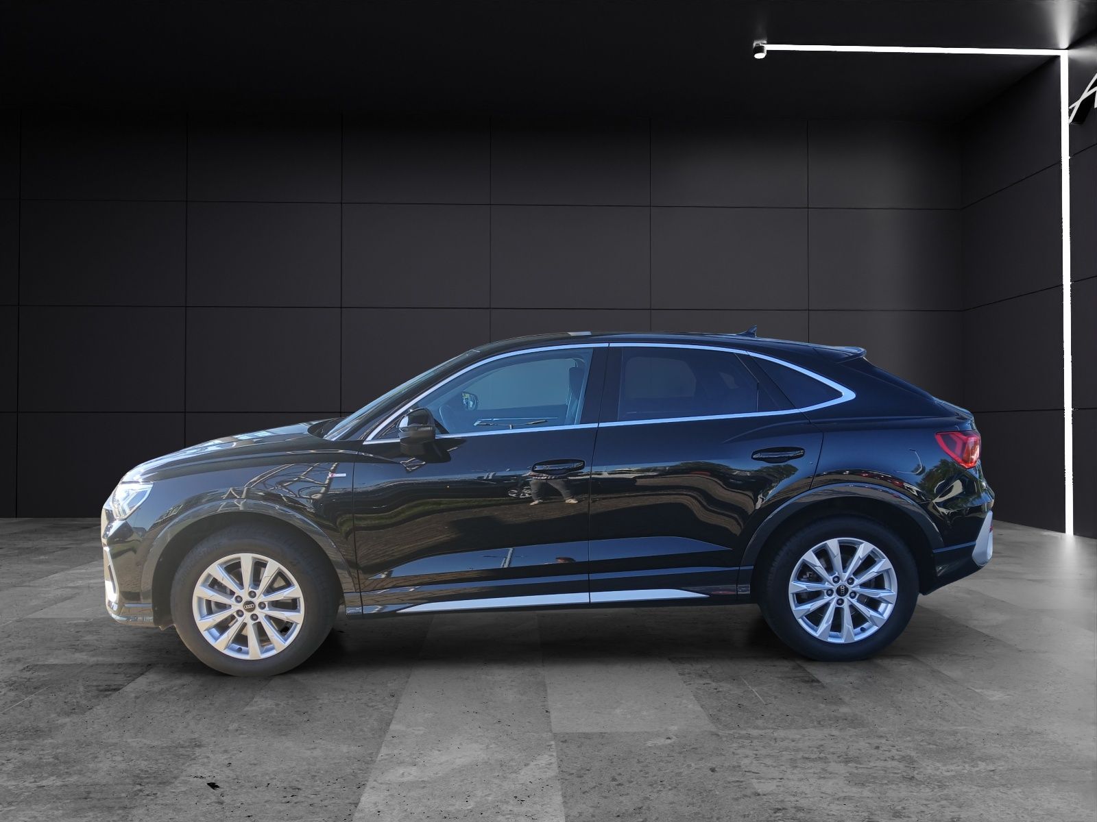 Fahrzeugabbildung Audi Q3 Sportback 45 TFSI quattro S-line S-tronic LED
