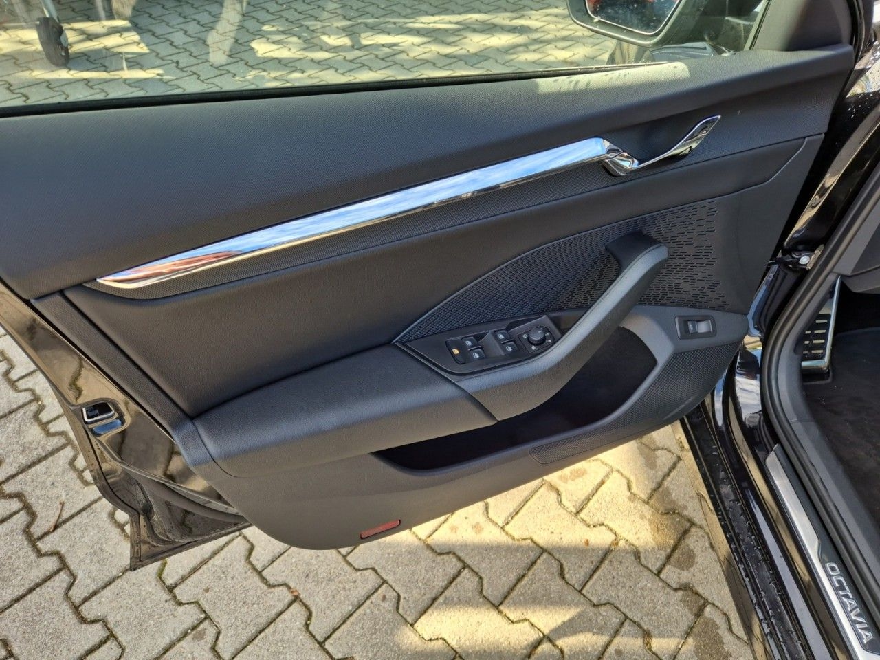 Fahrzeugabbildung SKODA Octavia Combi 2.0 TDI Style 4x4 DSG Sportline