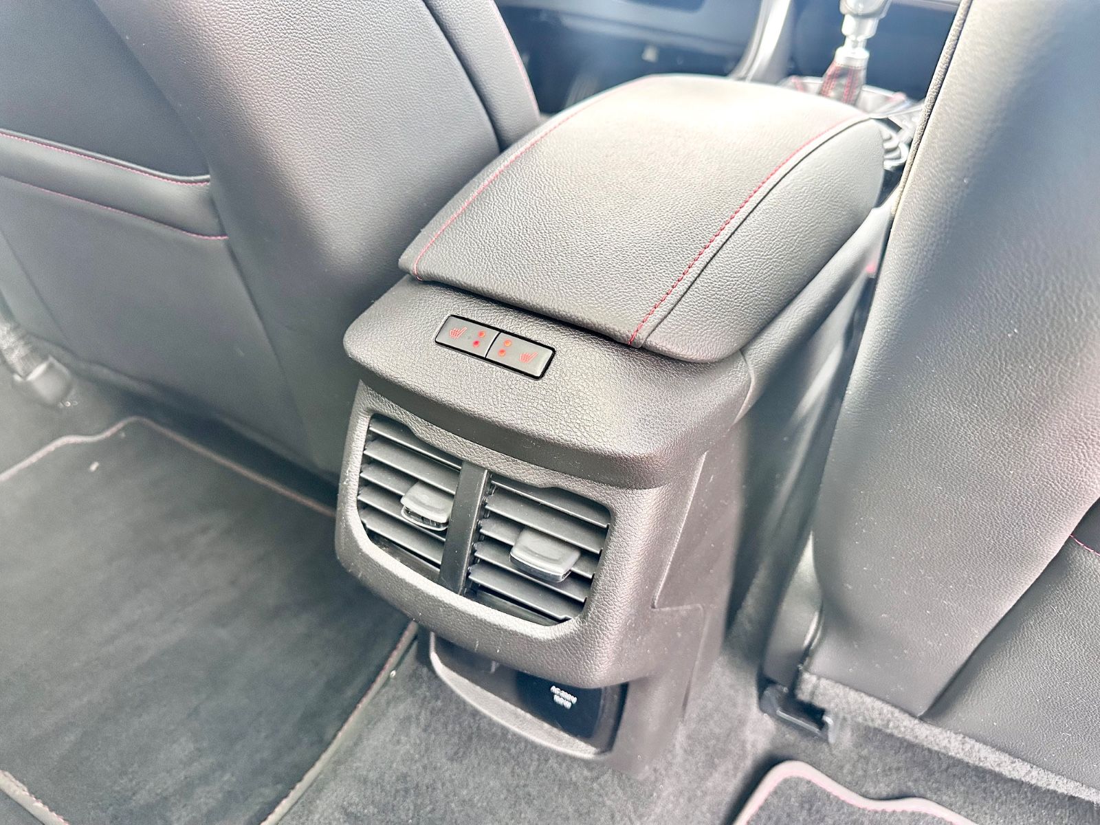 Fahrzeugabbildung Ford MONDEO TURNIER ST-LINE*KAMERA+LED*