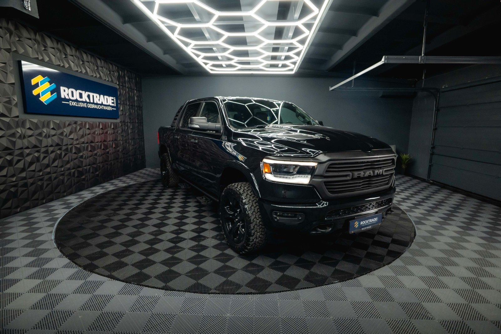 Fahrzeugabbildung Dodge RAM 5.7 V8 HEMI 4x4 Built to Serve AXLE LOCK FOX